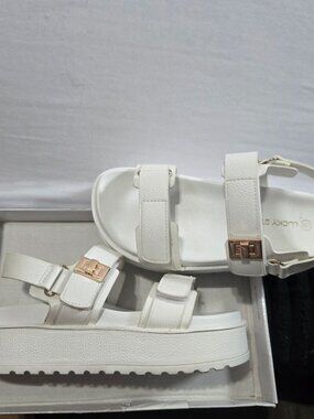 LUCKY STEP Women’s Size 6 White Platform Sandals Gold Buckle Adjustable